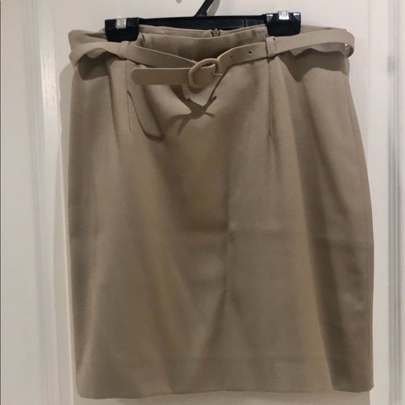 Femme de Carriere jacket and skirt suit - Picture 3 of 4